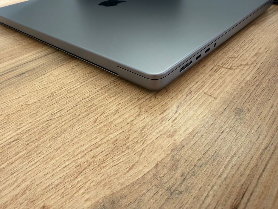 НОВ MacBook Pro 16" M2 MAX 12-Core CPU, 38- Core GPU, 32GB RAM, 1TB SSD