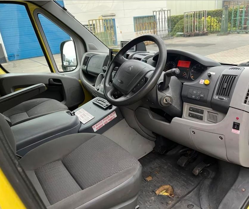 Dezmembrez Citroen jumper ambulanță