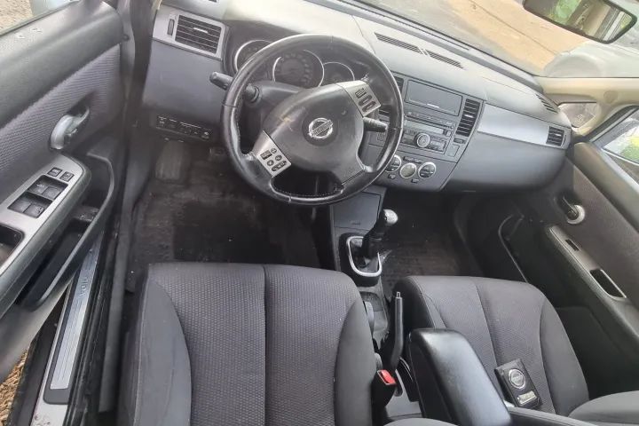 bara spate capota portbagaj armatura spate aripa spate usa portiera stanga dreapta fata spate far dreapta  Nissan Tiida C11 motor 1.6 benzina 110cp cod HR16DE  Dezmembrez