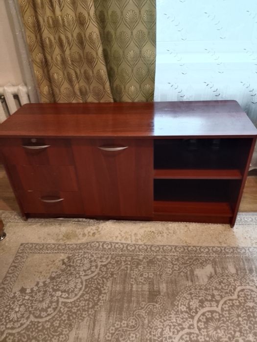 Продам тумбочку под телевизор