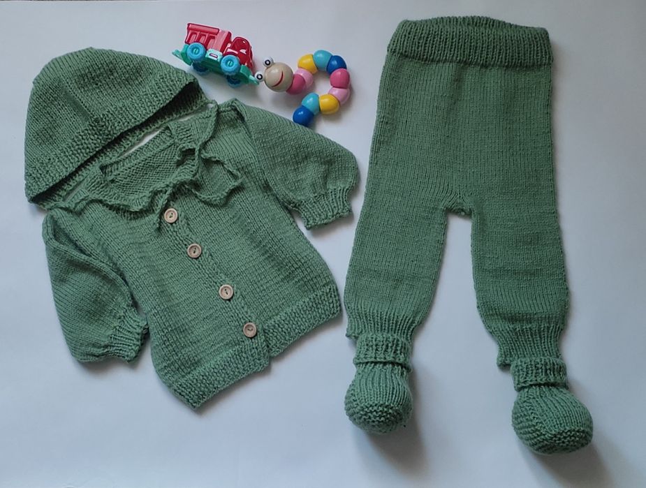 Продам вязаный костюмчик