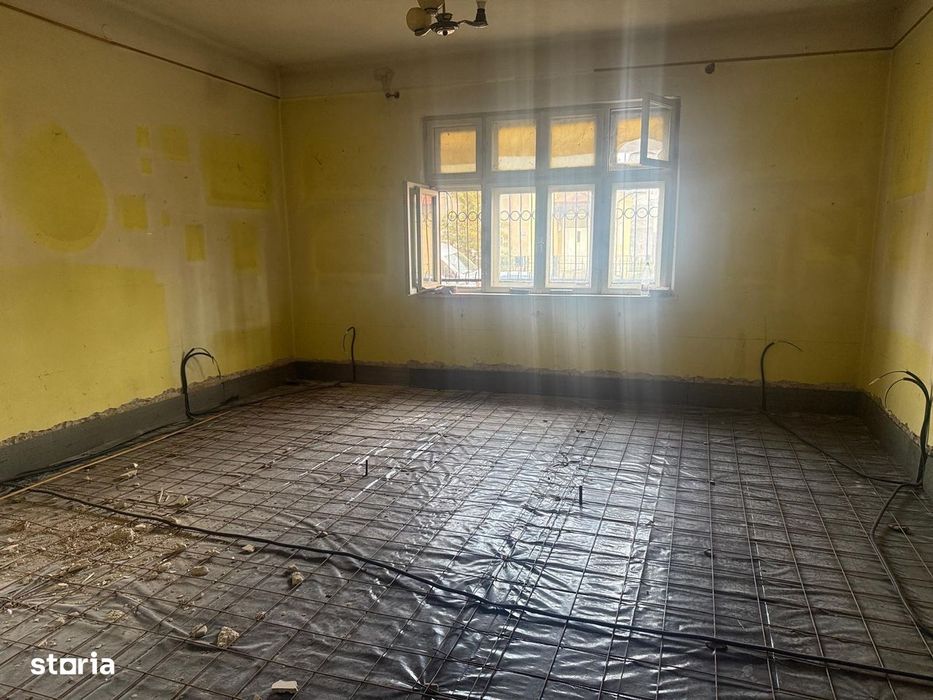 Vanzare teren 1111 mp+constructii, Targoviste, Liceul Carabela