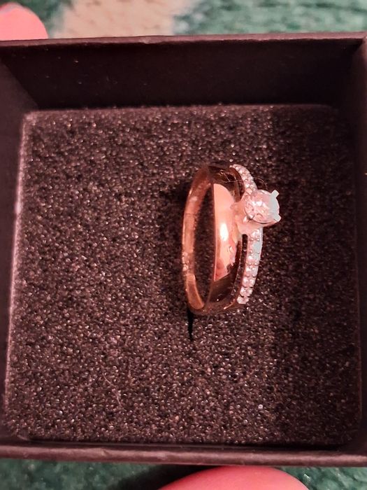 Золото кольцо новая.