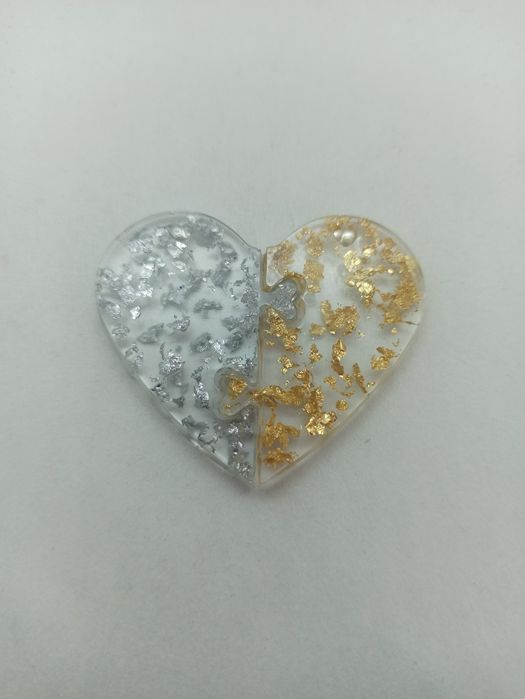 Ръчно изработен ключодържател сърце две части от епоксидна смола