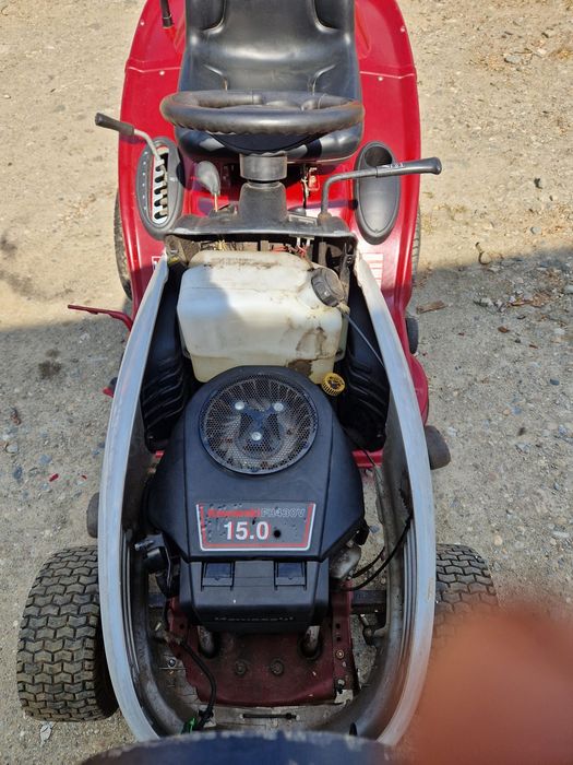 Tractoras de tuns iarba