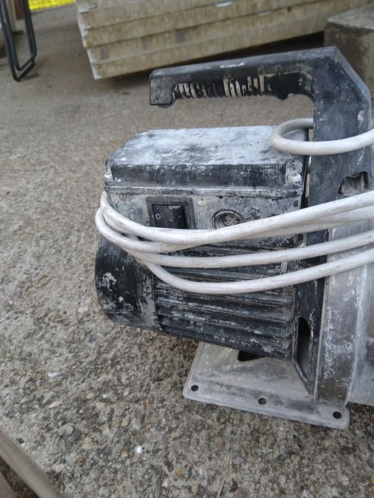 Pompa apa mașină tencuit