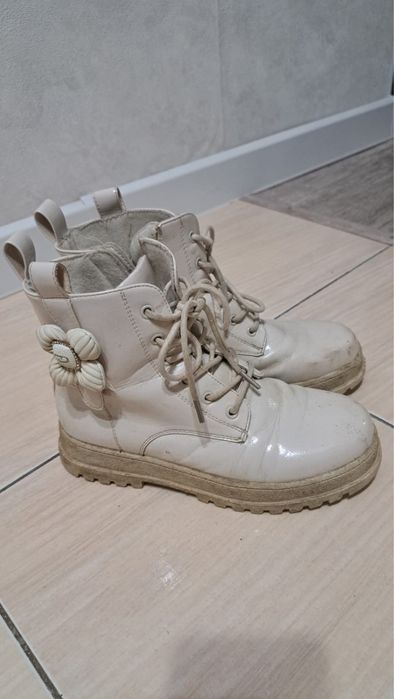 Продам детскую обувь (2 пары)