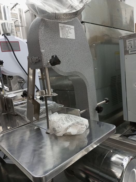 Suyak arra 100 foiz suyakni tekis kesib beruvchi uskuna