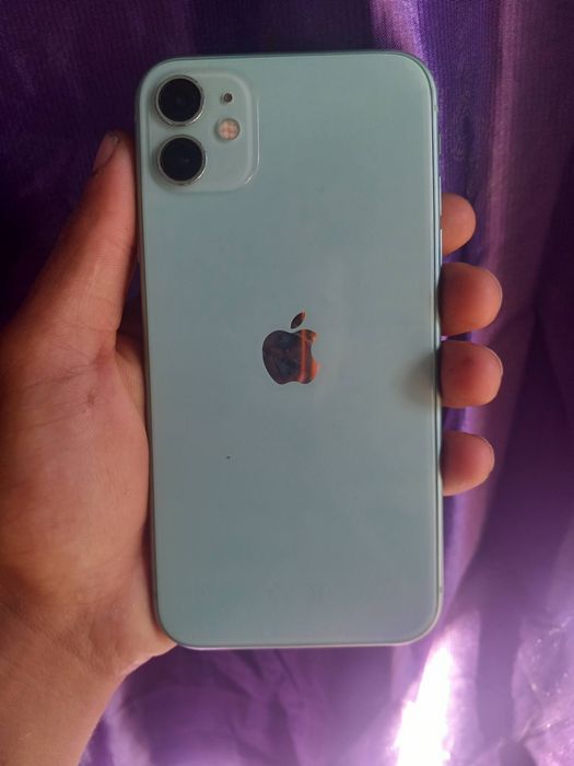 Iphone 11 albastru deschis