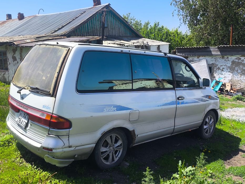 Nissan Largo на ходу