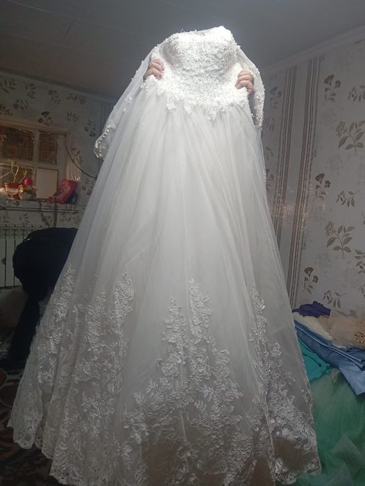 Продам новые платья