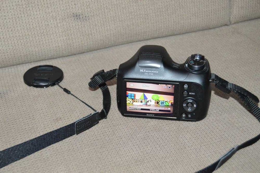 Aparat Foto Sony Cyber-shot DSC-H100 – 16.1 MP, Zoom Optic 21x, Stabilizare Optică, În stare perfectă