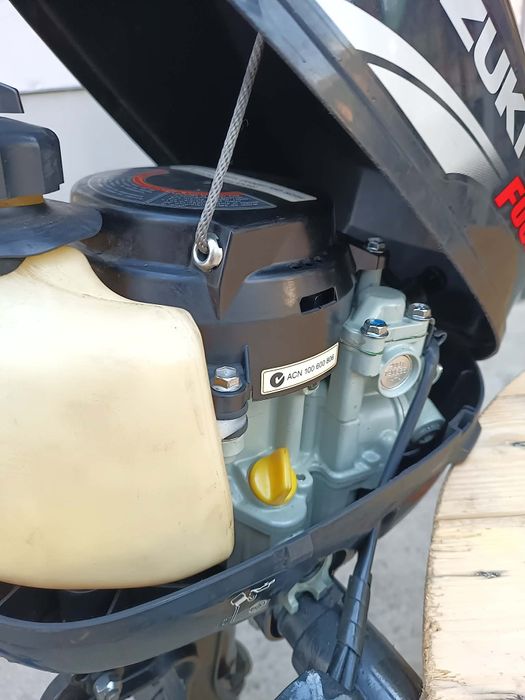 Мотор за лодка suzuki