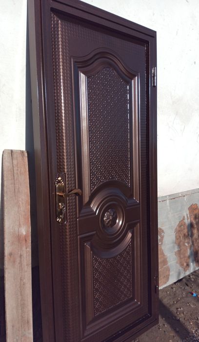 Temir eshik sotiladi