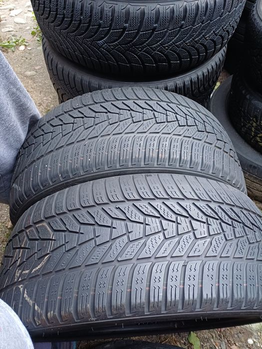 Vând 2 anvelope de iarna 225 40 r18 HANKOOK foarte bune din 2021