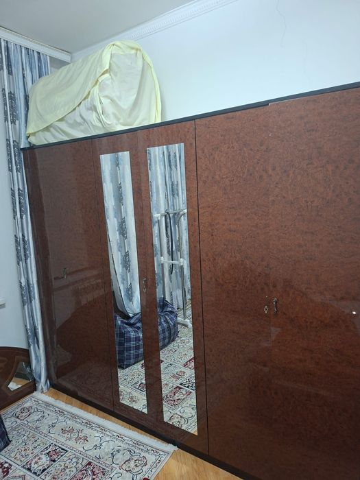 Продоётся шкаф  с туалетным столиком.