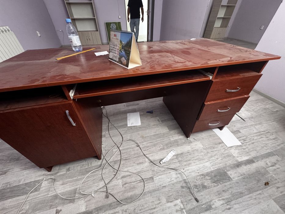 Столы для офисов и школы