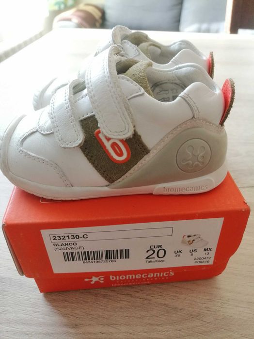 Бебешки обувки BIOMECANICS, бели, № 20.