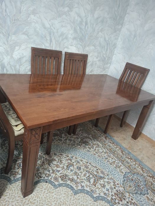 Продается стол со стульями