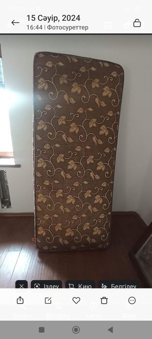 Срочно (школьная парта ) матрас сатылады