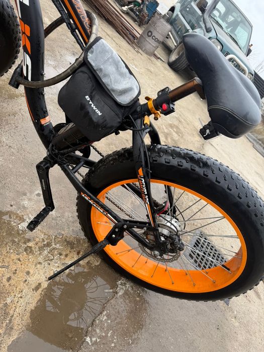 Bicicleta electrica cu roti late