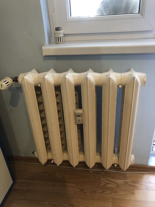 Calorifer/Radiator din fontă Rusesc 4 bucăți de: 11 elemenți ( 1 calorifer) , 8 elemenți( 1 calorifer) , 6 elemenț ( 2 calorifere ) .