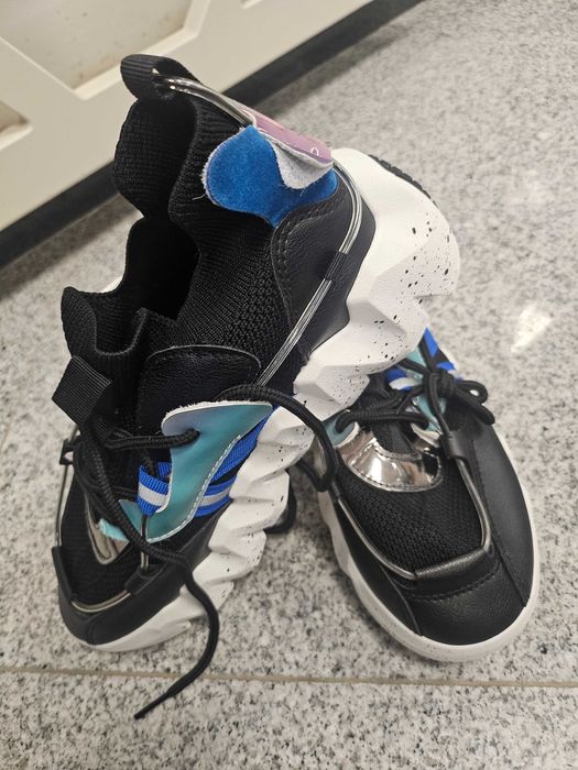 Дамски спортни маратонки