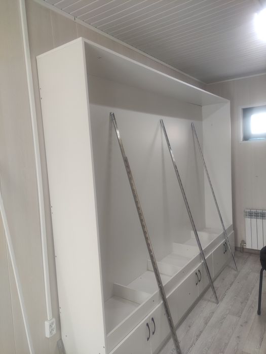 Шкаф для магазин одежды