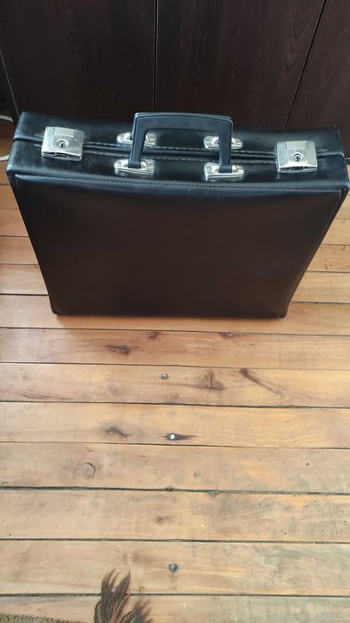 Ретро кожено куфарче за документи