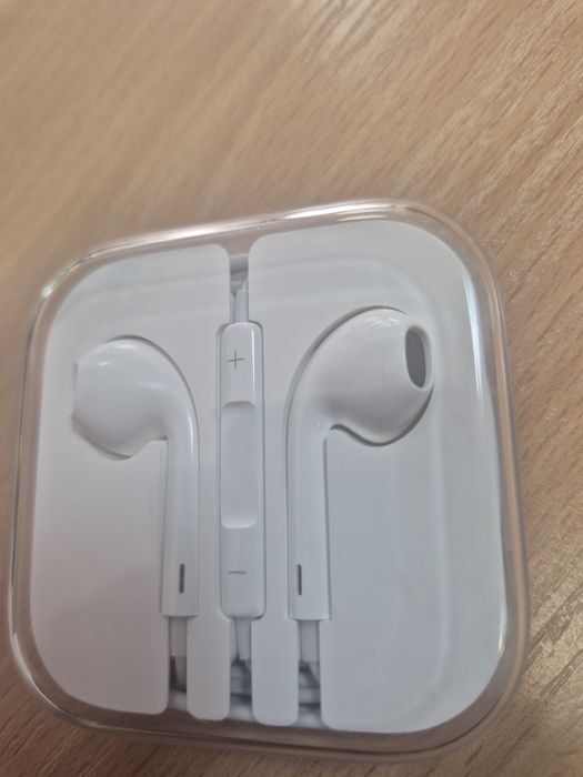 Оригинални слушалки за Iphone! Чисто нови!