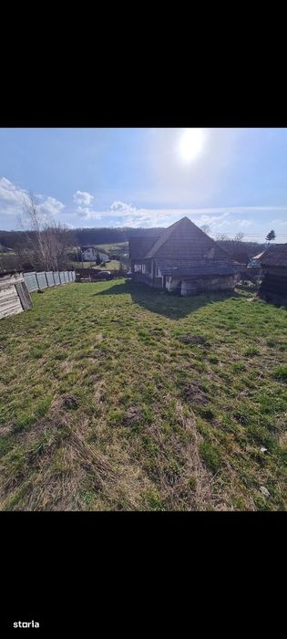 Teren intravilan de vânzare în centrul localității Bozeni – 1700 mp