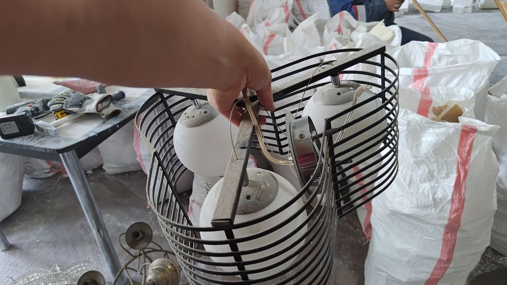 Продам люстры рабочие