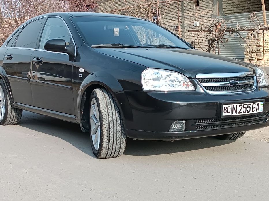 Lacetti 1.8 sotiladi