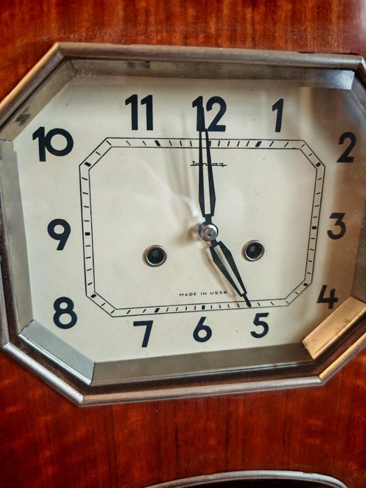 Ретро руски стене часовник. Работи! Перфектно състояние. Антика!