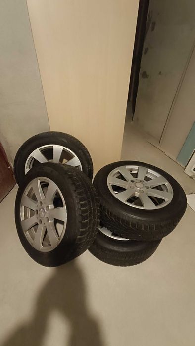 Алуминиеви джанти с гуми