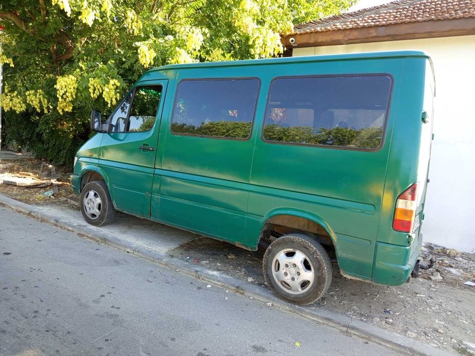 Продавам Мерцедес спринтер пътнически 2.9 веригата може и замяна