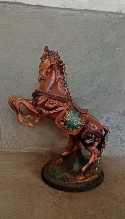 Ot haykali  Uy uchun