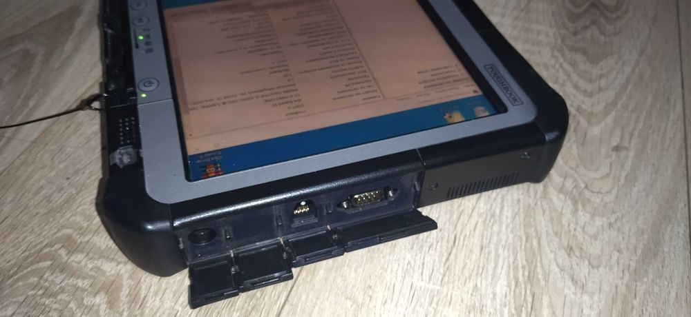 Panasonic CF-D1 rugget tablet/ dock- i5 / 8 ram/240 ssd / Win 10 pro