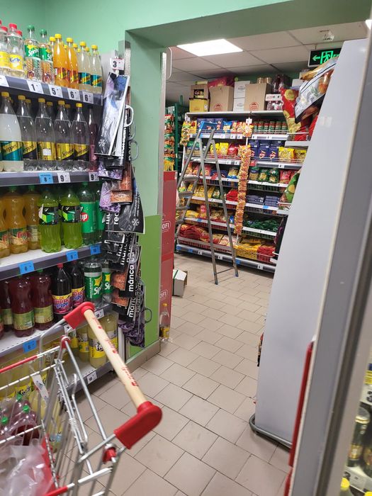 Vând spațiu comercial