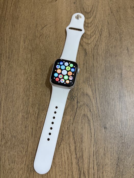 Продавам Apple watch нова