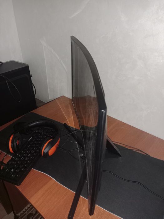 Монитор Samsung LC24RG50