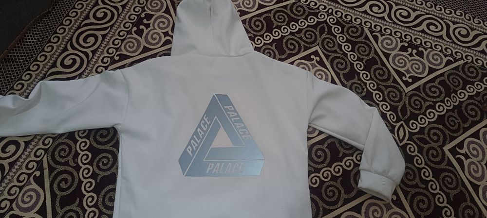 Худи от PALACE..
