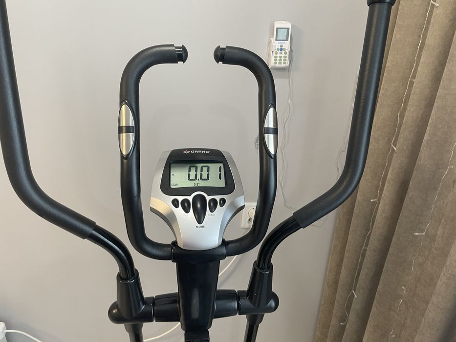 Продам эллиптический тренажер