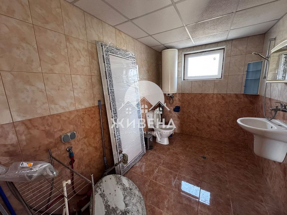 Продавам къща с парцел в центъра на с. Българево