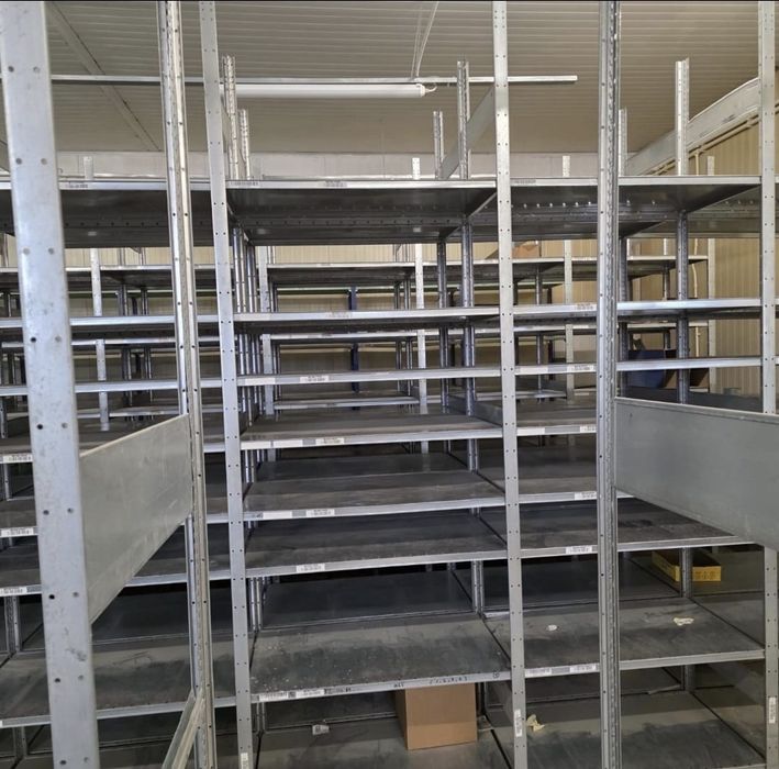 Vând rafturi zincate galvanizate