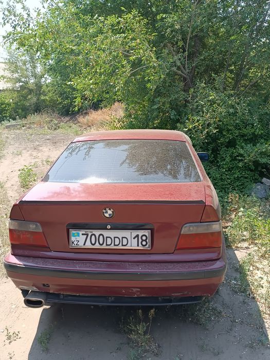 Продам машину BMW e36 318i