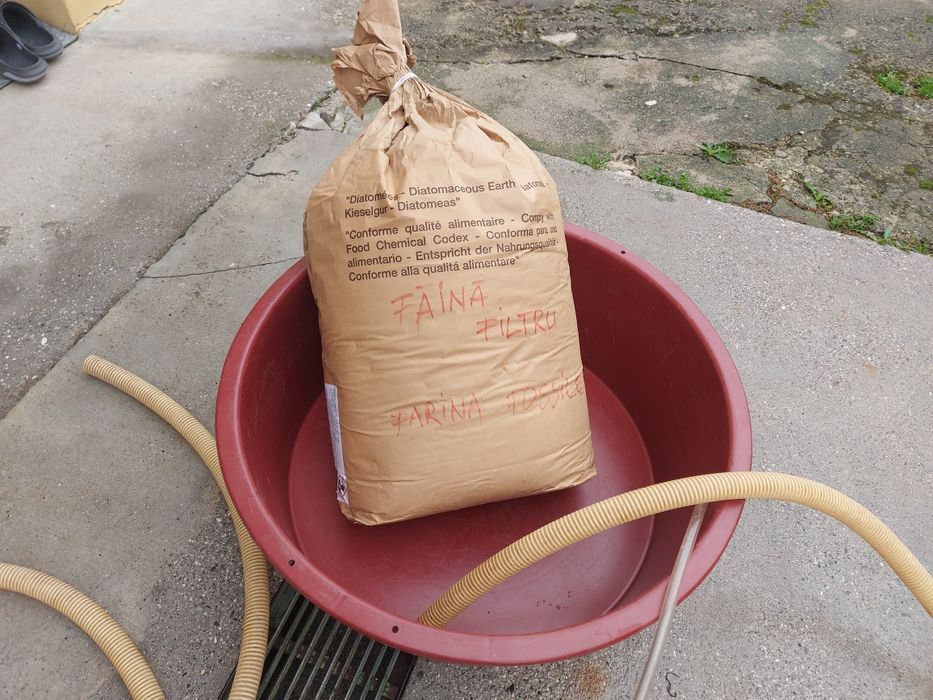 Filtru pentru vin,cu argilă