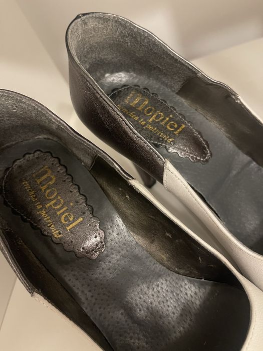 Pantofi Mopiel, eleganți, din piele exterior și interior, cu un luciu discret în partea din spate