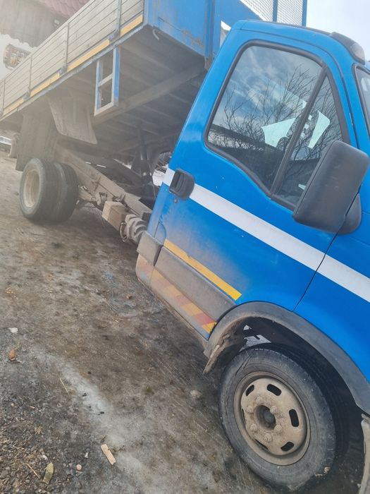 Vând carosata bascula