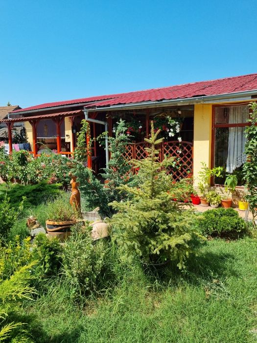 De vănzare casă sau schi nb cu  apartament 2 camere